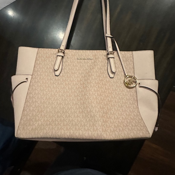 MICHAEL KORS GILLY LARGE DRAWSTRING TRAVEL TOTE SIGNATURE Ballet - Picture 1 of 3